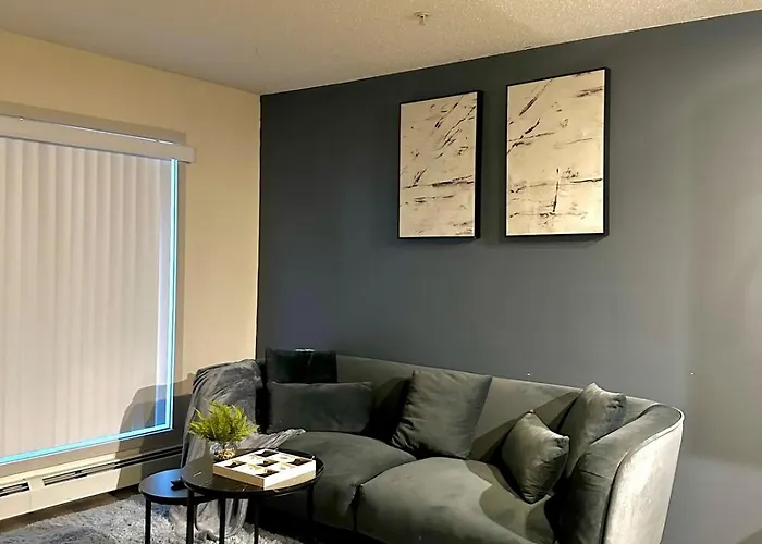 1Bed Blue House High Rise Condo Manning Area